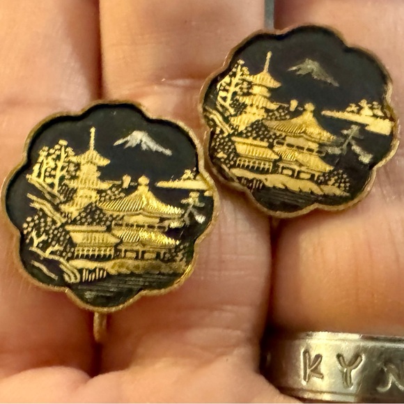 Jewelry - Vintage Japanese Gold Damascene Mt Fuji Volcano Pagoda Motif Japan Earrings
